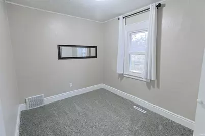 930 S 34th Street, South Bend, IN 46615 - Photo 17