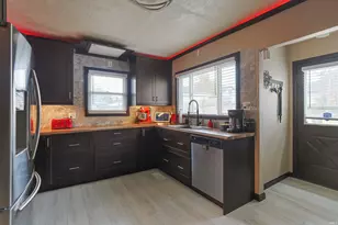 506 E Fairview Ave, South Bend, IN 46614 - Photo 9