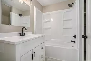 201 College St, South Bend, IN 46628 - Photo 21