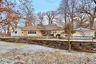 905 White Oak Dr, South Bend, IN 46617 - Photo 1