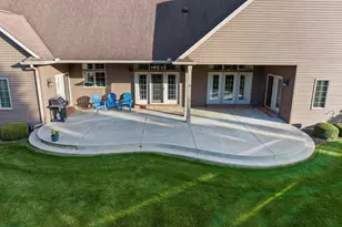 51625 Meadow Pointe Ct, Granger, IN 46530 - Photo 9