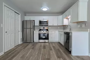 219 E Clarinet Blvd, Elkhart, IN 46516 - Photo 3