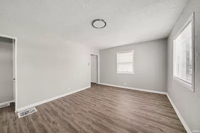 746 S Albert Avenue, South Bend, IN 46619 - Photo 5