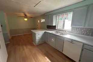 1010 Lancaster Dr, South Bend, IN 46614 - Photo 11