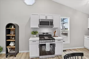 1819 N Sheridan St, South Bend, IN 46628 - Photo 9