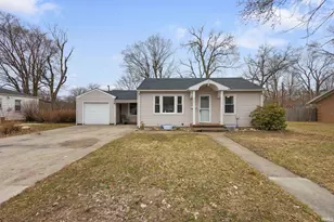 923 Carolyn Ave, Elkhart, IN 46516 - Photo 1