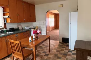 1521 Van Buren St, South Bend, IN 46628 - Photo 9