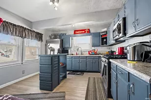 2246 Beverly Pl, South Bend, IN 46616 - Photo 7