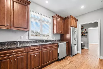 330 N Sunnyside Avenue, South Bend, IN 46617 - Photo 7