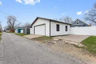 1749 Linden Ave, Mishawaka, IN 46544 - Photo 29
