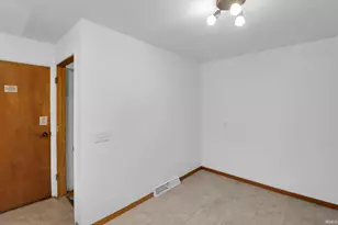 807 E Hively Ave, Elkhart, IN 46517 - Photo 21