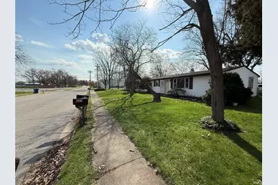 807 W Lowell Avenue, Mishawaka, IN 46545 - Photo 3