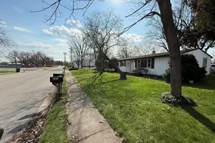 807 W Lowell Ave, Mishawaka, IN 46545 - Photo 3