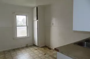1911 S Scott St, South Bend, IN 46613 - Photo 9