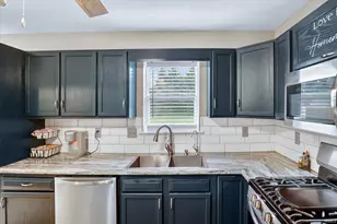 17543 Bentwood Dr, Goshen, IN 46526 - Photo 7