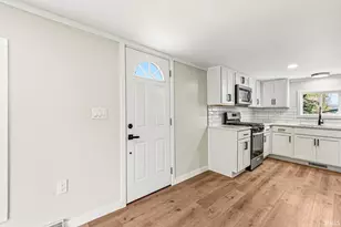 745 E 18th St, Mishawaka, IN 46544 - Photo 9