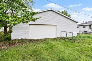 2537 Middlebury St, Elkhart, IN 46516 - Photo 3
