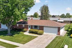612 W 14th St, Mishawaka, IN 46544 - Photo 1