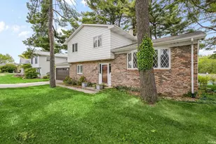 2702 Arrowhead Dr, South Bend, IN 46628 - Photo 3