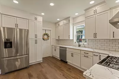 706 N Hill Street, South Bend, IN 46617 - Photo 9