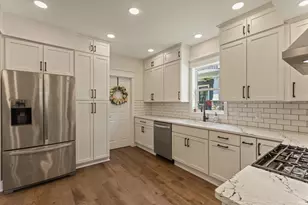 706 N Hill St, South Bend, IN 46617 - Photo 9