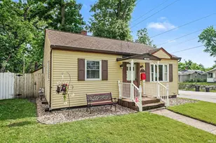 1025 W Battell St, Mishawaka, IN 46545 - Photo 3