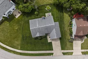 4207 Hunter Run Cir, South Bend, IN 46628 - Photo 33