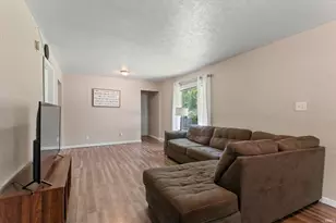 1218 Kinyon St, South Bend, IN 46616 - Photo 7