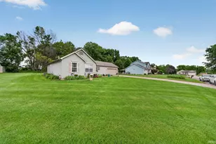 29875 Tealwood Dr, Elkhart, IN 46514 - Photo 3