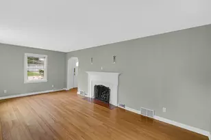 917 W Lawrence St, Mishawaka, IN 46545 - Photo 5