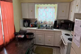 1922 Bergan St, South Bend, IN 46628 - Photo 5