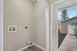 1026 Clover St, South Bend, IN 46615 - Photo 11
