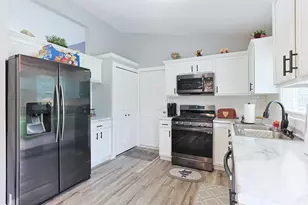 23401 Arbor Pointe Dr, South Bend, IN 46628 - Photo 11