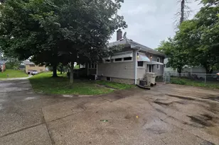 1608 Sheridan St, South Bend, IN 46628 - Photo 3