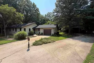 51565 Maplewood Dr, Elkhart, IN 46514 - Photo 3