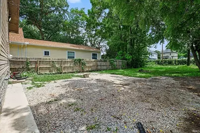 353 W Indiana Avenue, Elkhart, IN 46613 - Photo 13