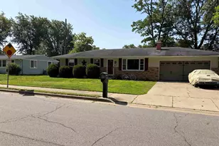 825 W Lowell Ave, Mishawaka, IN 46545 - Photo 1