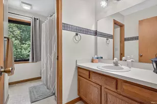 51976 Westwood Forest Dr, South Bend, IN 46628 - Photo 21