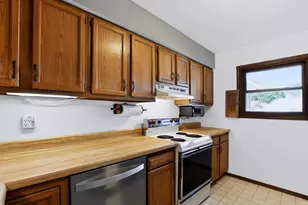 2028 Poppy Ct, Mishawaka, IN 46544 - Photo 9