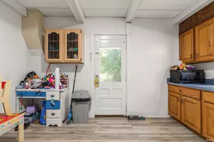 1722 10th St, Elkhart, IN 46516 - Photo 5