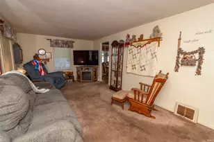 825 E Donmoyer Ave, South Bend, IN 46614 - Photo 13