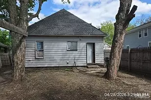 1911 Leer St, South Bend, IN 46613 - Photo 3