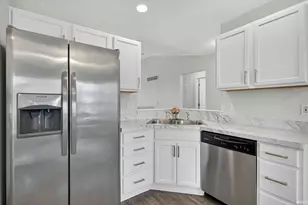 51740 Melwood Ct, South Bend, IN 46628 - Photo 5