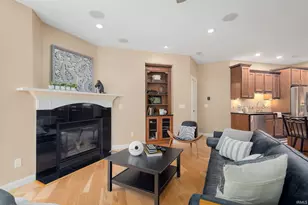 526 Kamm Island Pl, Mishawaka, IN 46544 - Photo 5