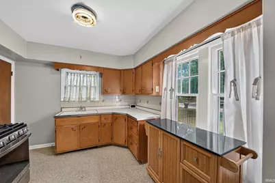 723 W Angela Boulevard, South Bend, IN 46617 - Photo 17