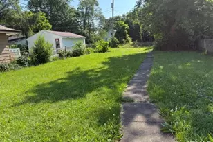 810 Huey St, South Bend, IN 46628 - Photo 19