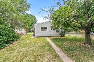 2025 Prairie Ave, South Bend, IN 46613 - Photo 3