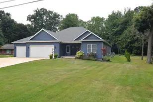 52427 Lynnewood Ave, South Bend, IN 46628 - Photo 1