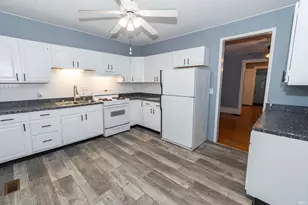 807 Emerson St, Goshen, IN 46526 - Photo 9