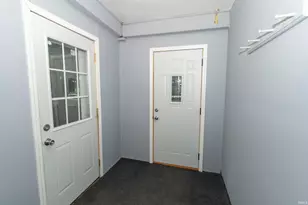 807 Emerson St, Goshen, IN 46526 - Photo 3
